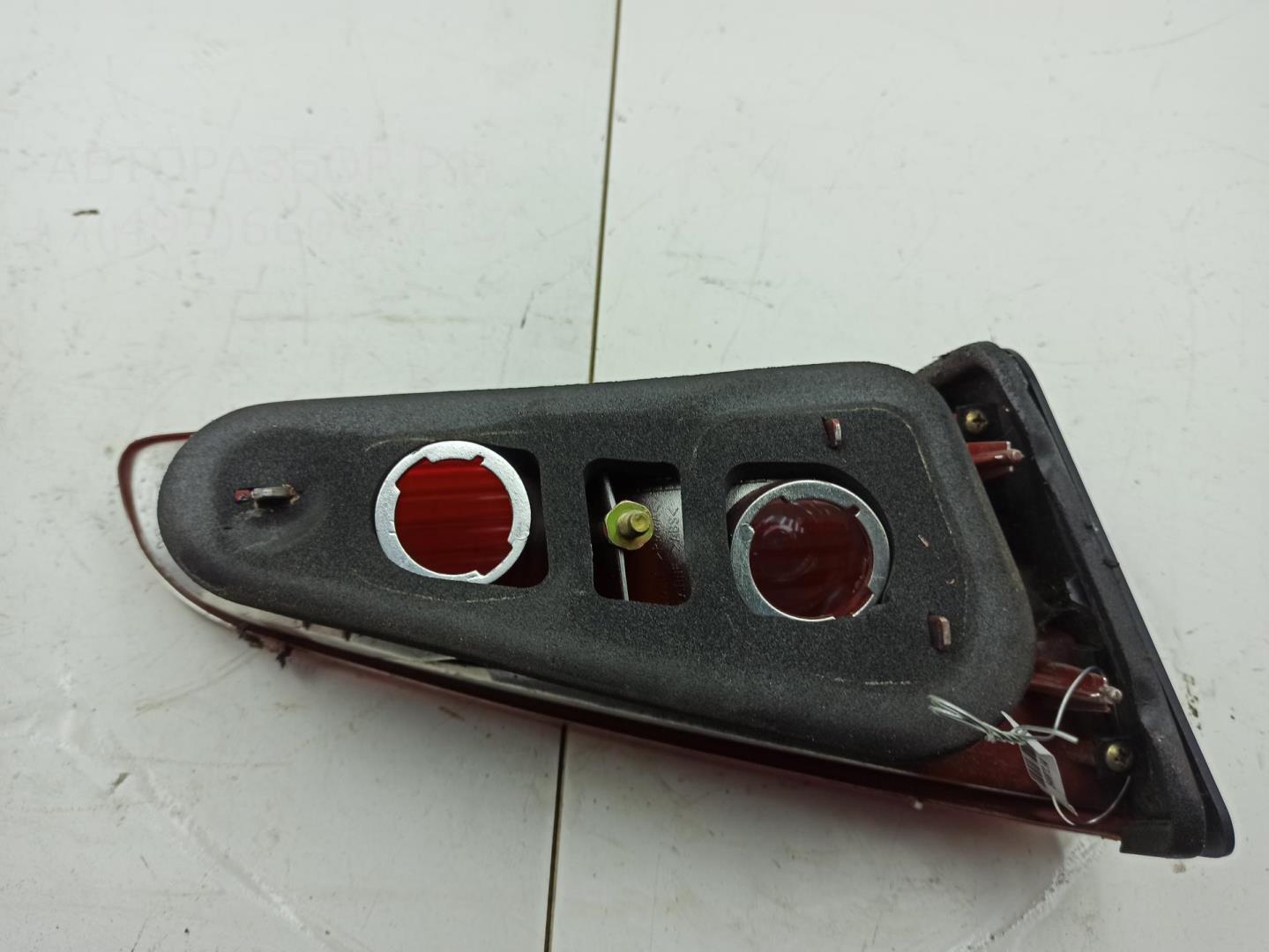 Фонарь задний внутренний правый