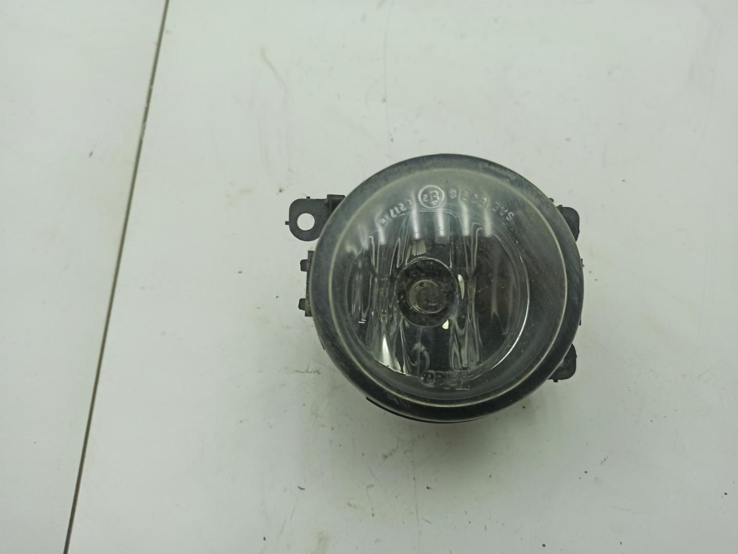 Фара противотуманная правая