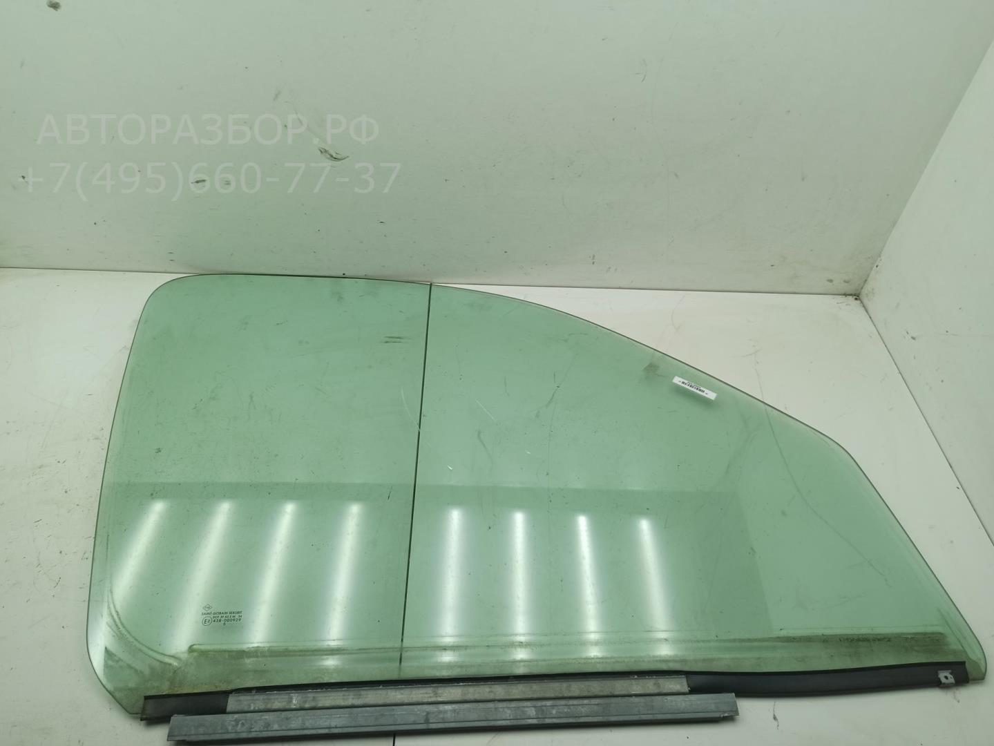 Стекло двери передней правой