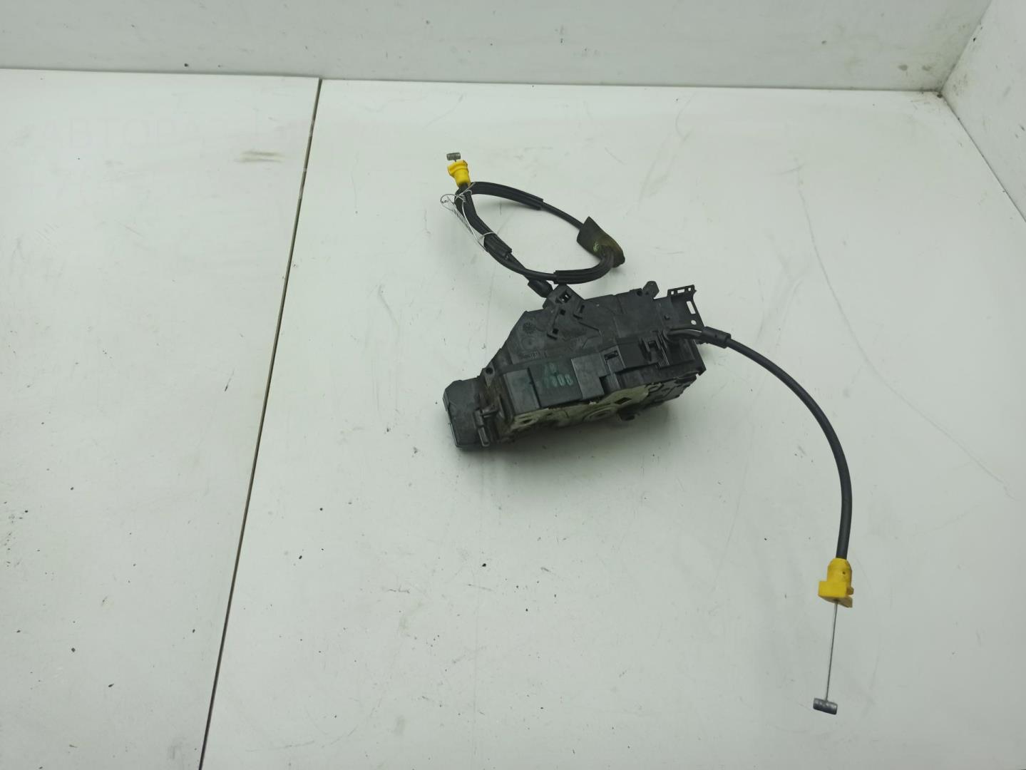 Замок двери задней правой