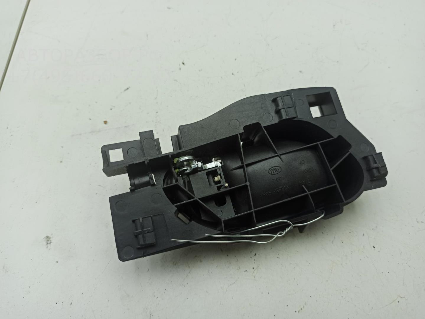 Ручка двери передней внутренняя левая