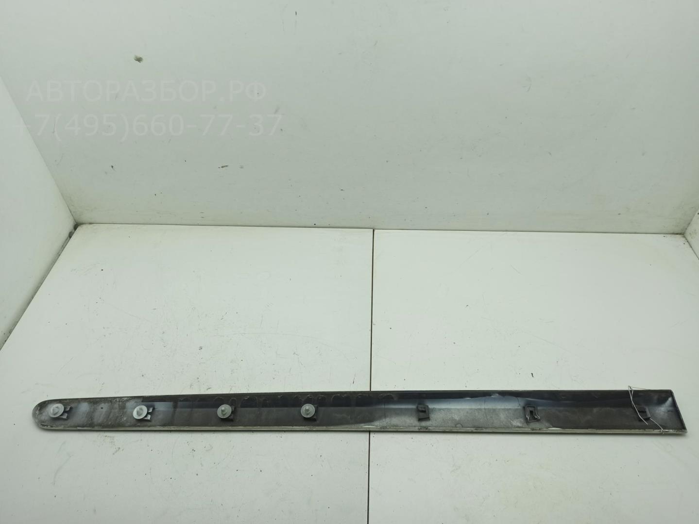 Накладка двери передней правой