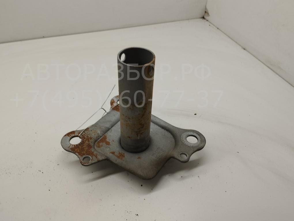 Кронштейн переднего бампера