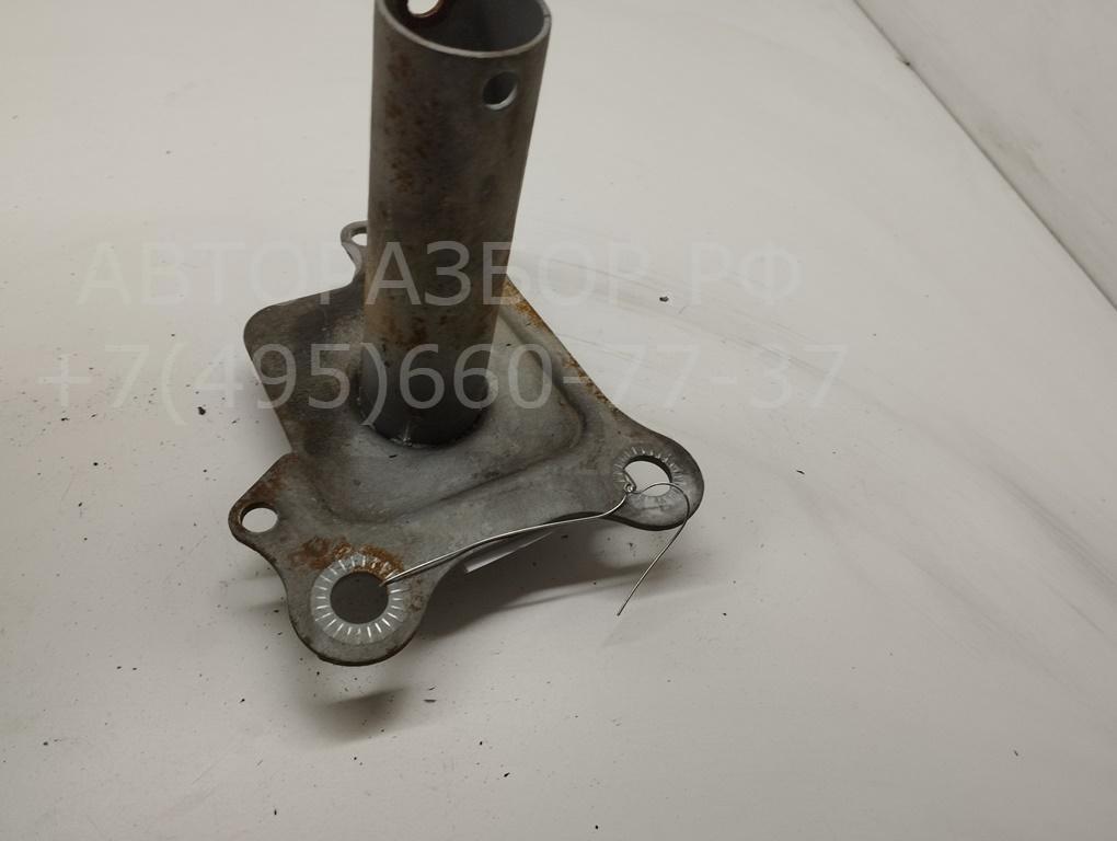 Кронштейн переднего бампера