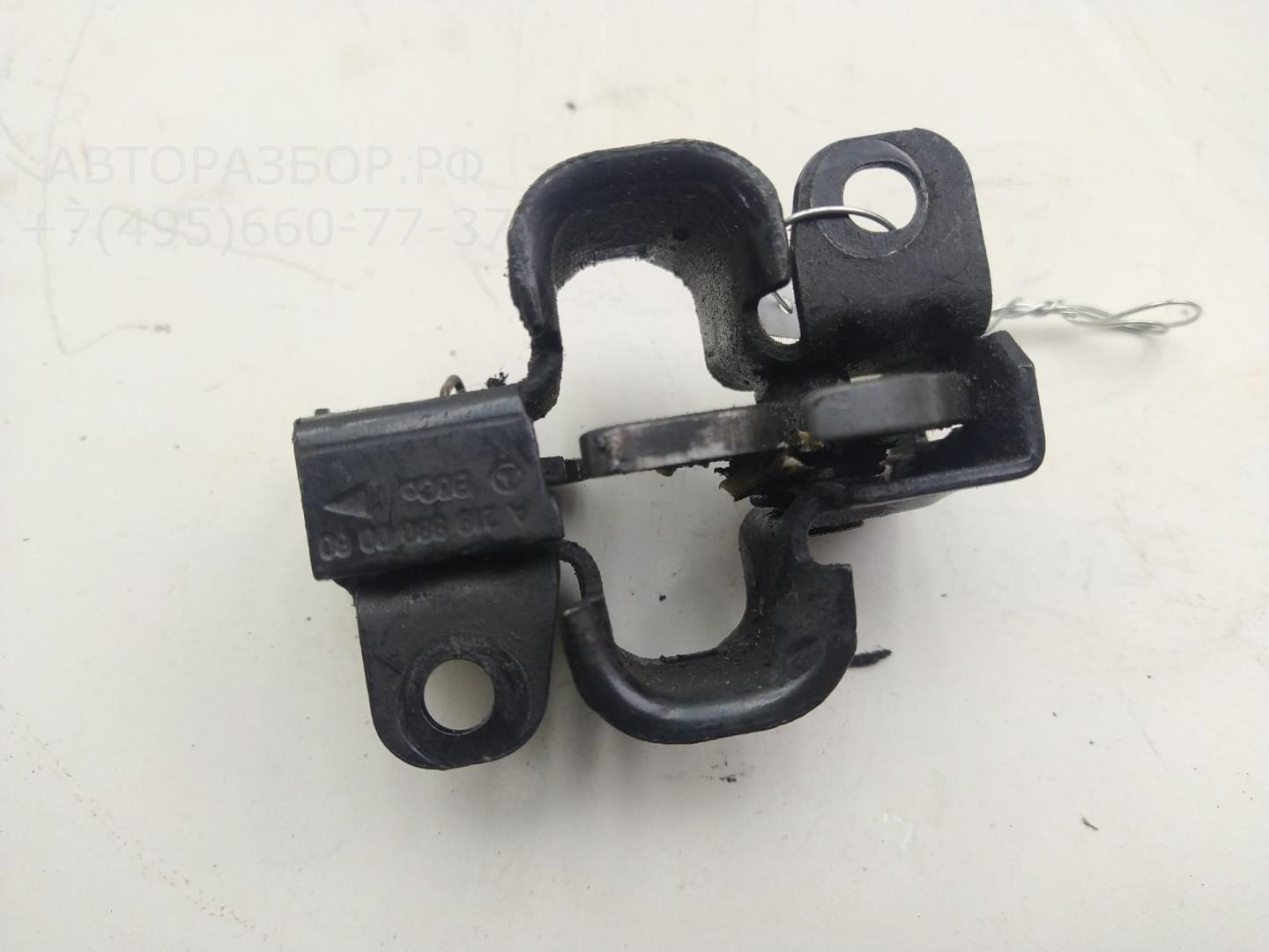 Замок капота