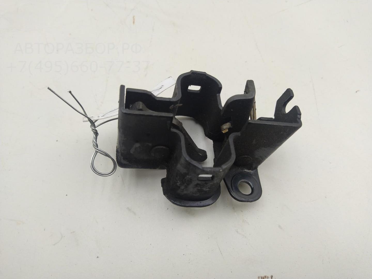 Замок капота