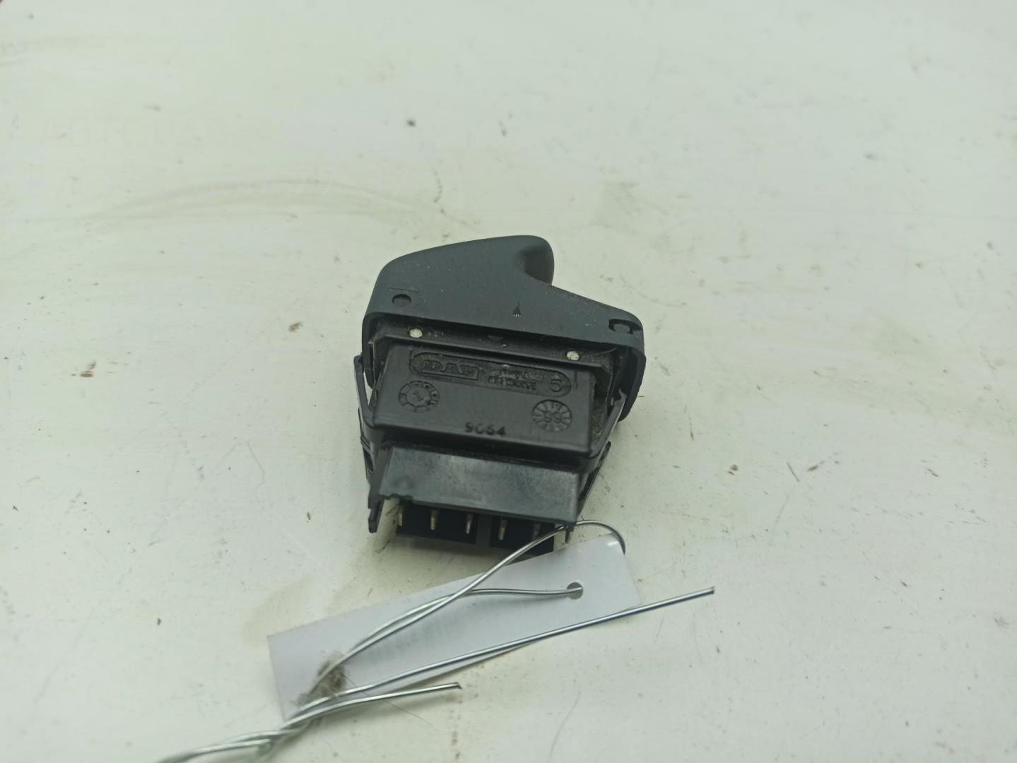 Кнопка стеклоподъемника