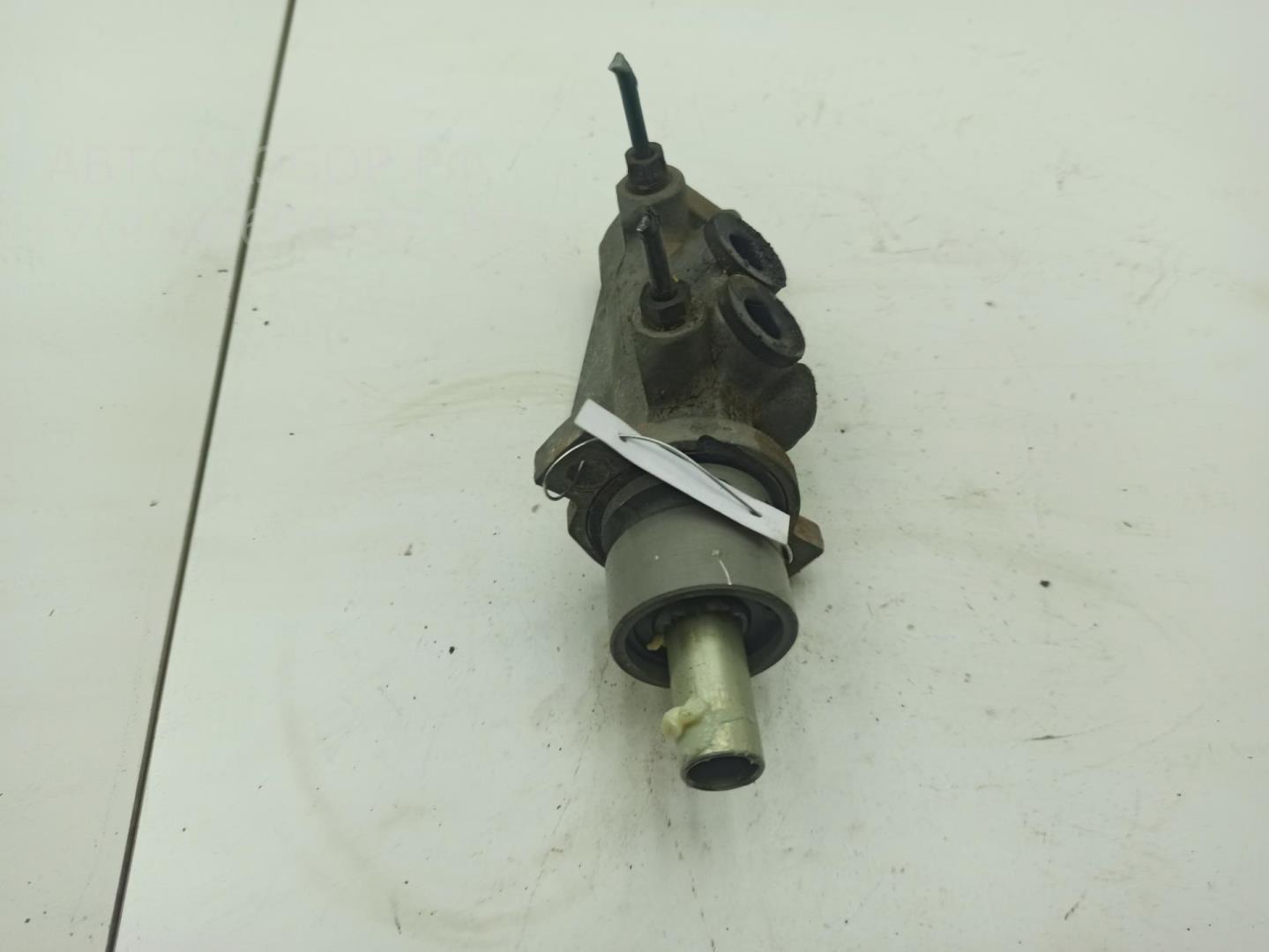 Цилиндр тормозной главный