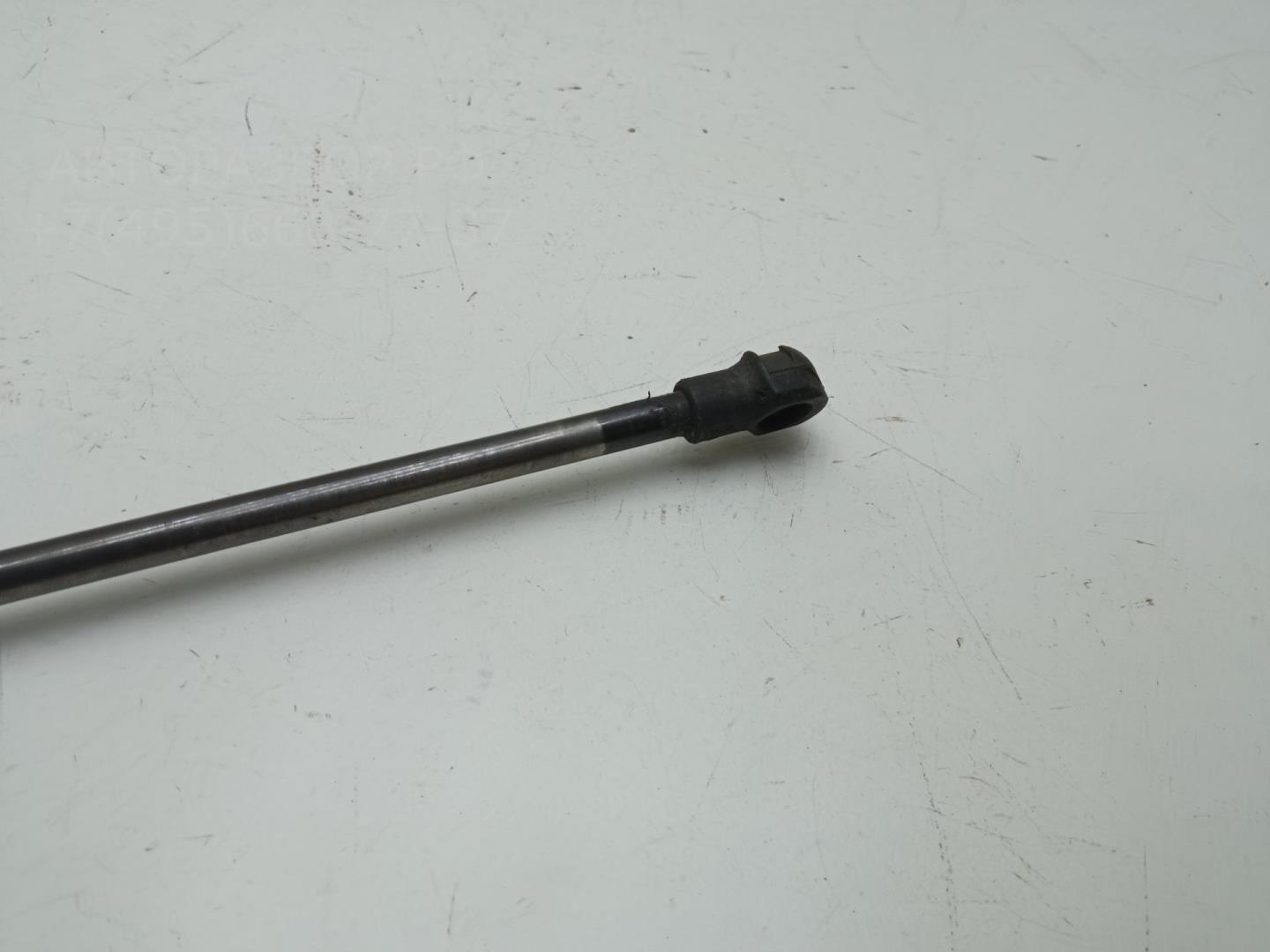 Амортизатор двери багажника