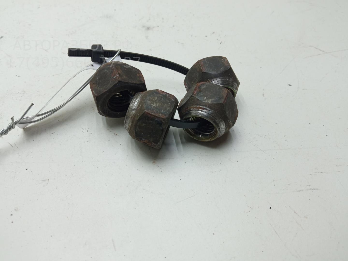 Болт колесный