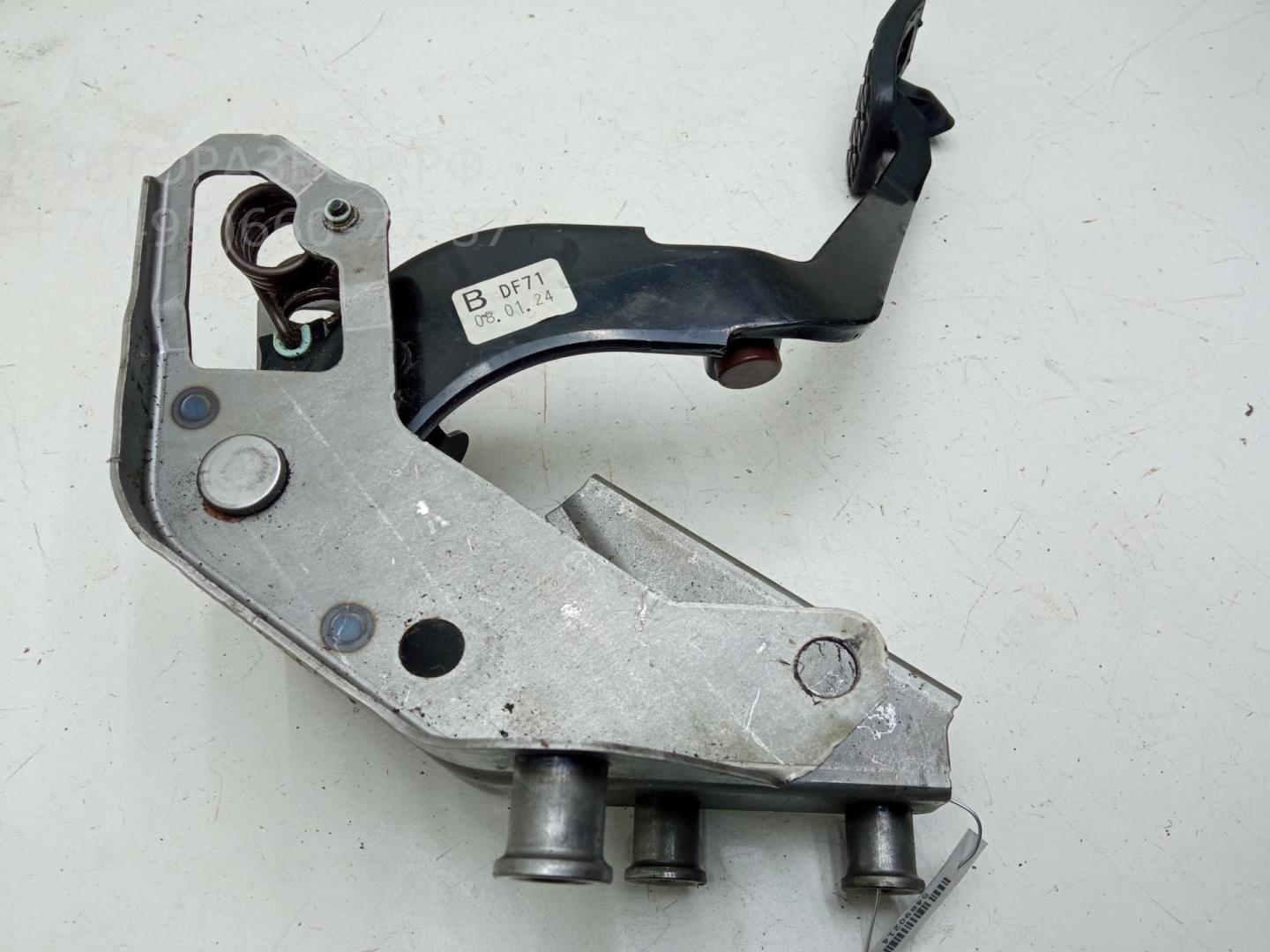 Педаль сцепления