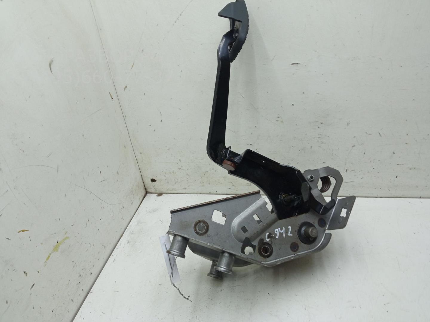 Педаль сцепления