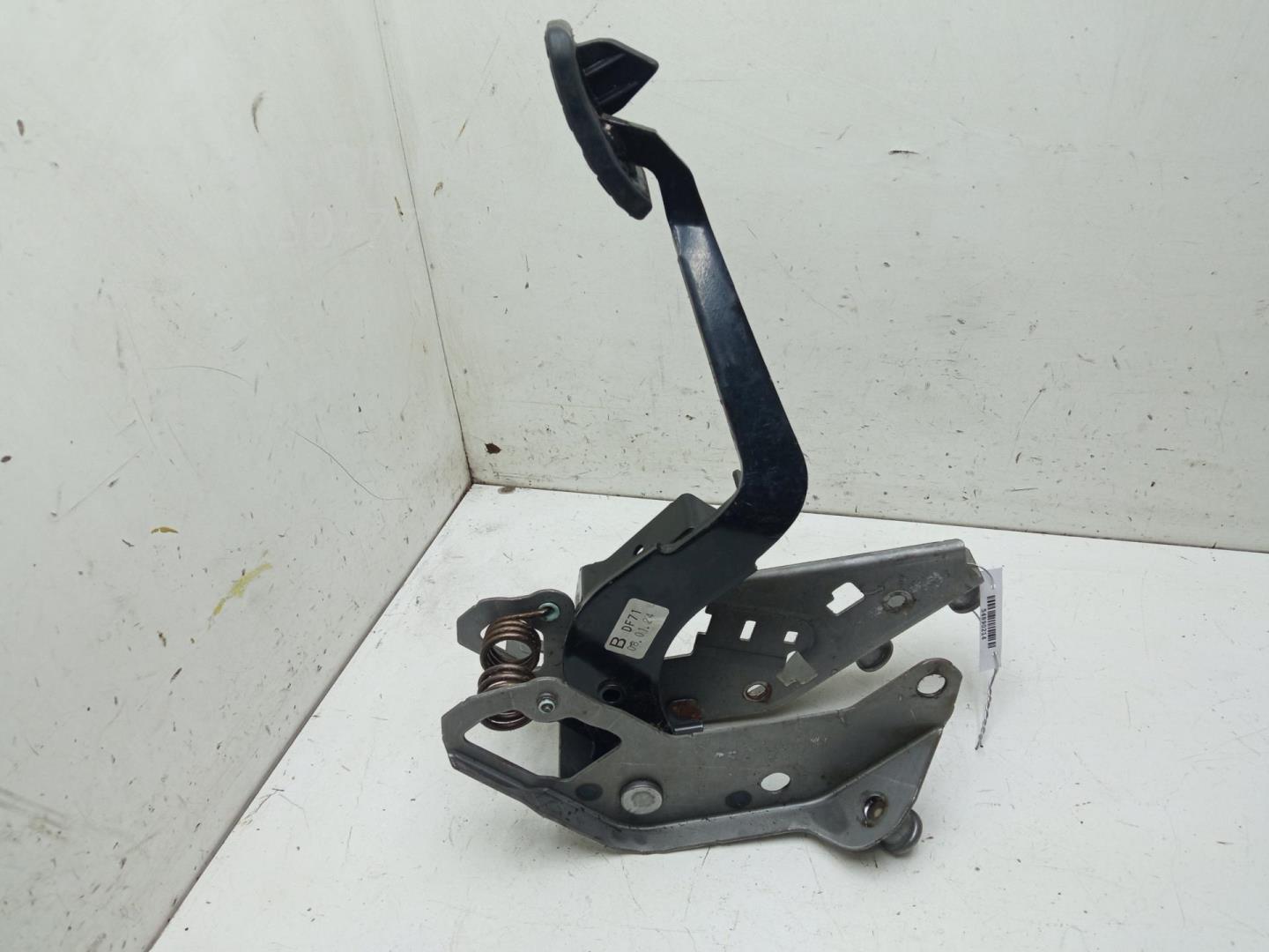 Педаль сцепления