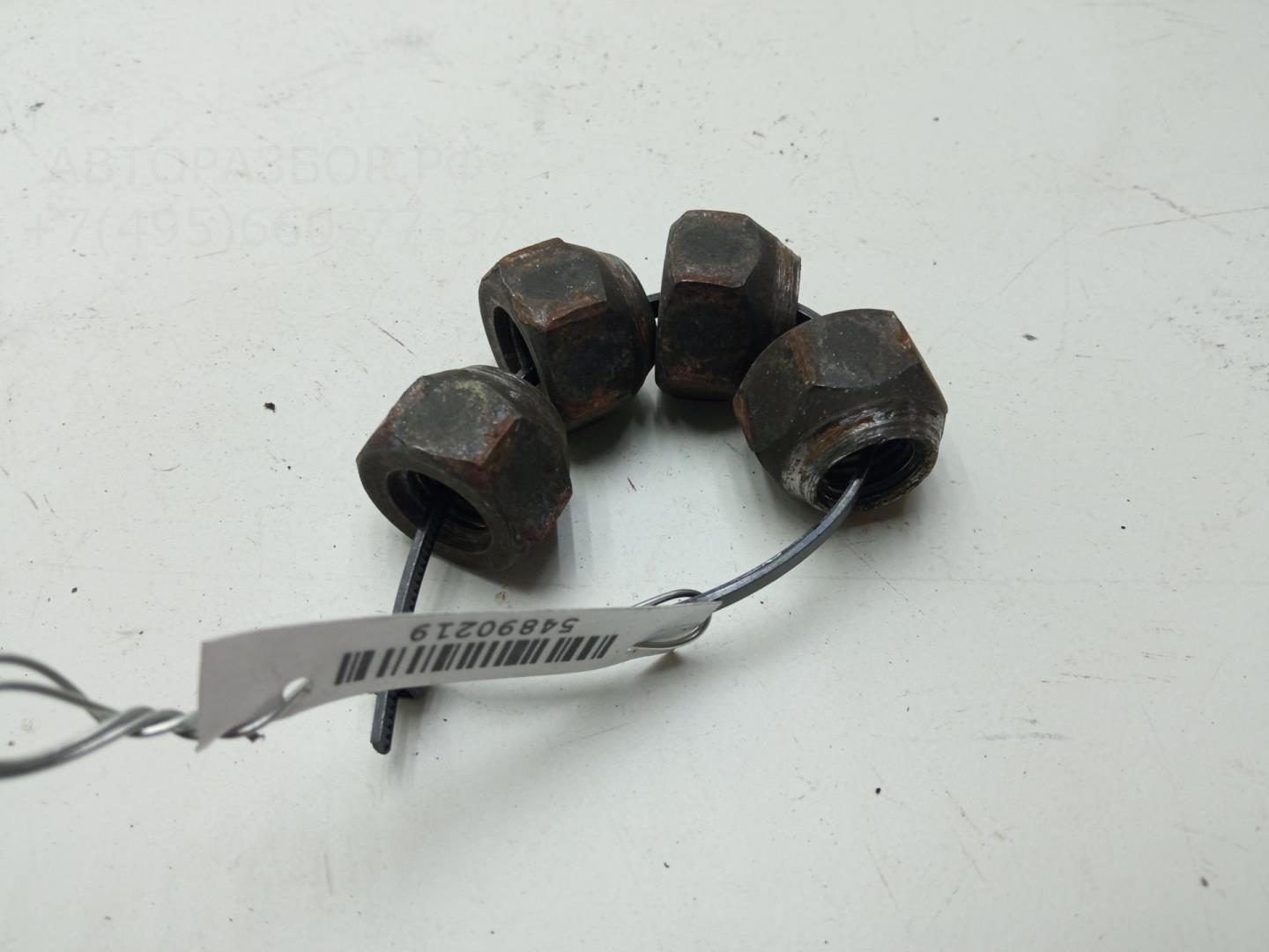 Болт колесный