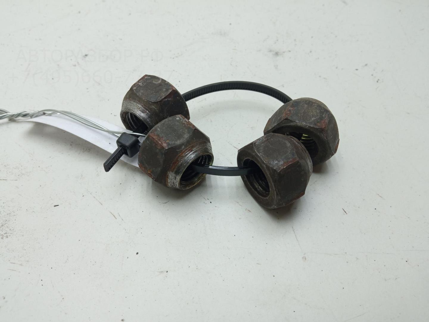 Болт колесный