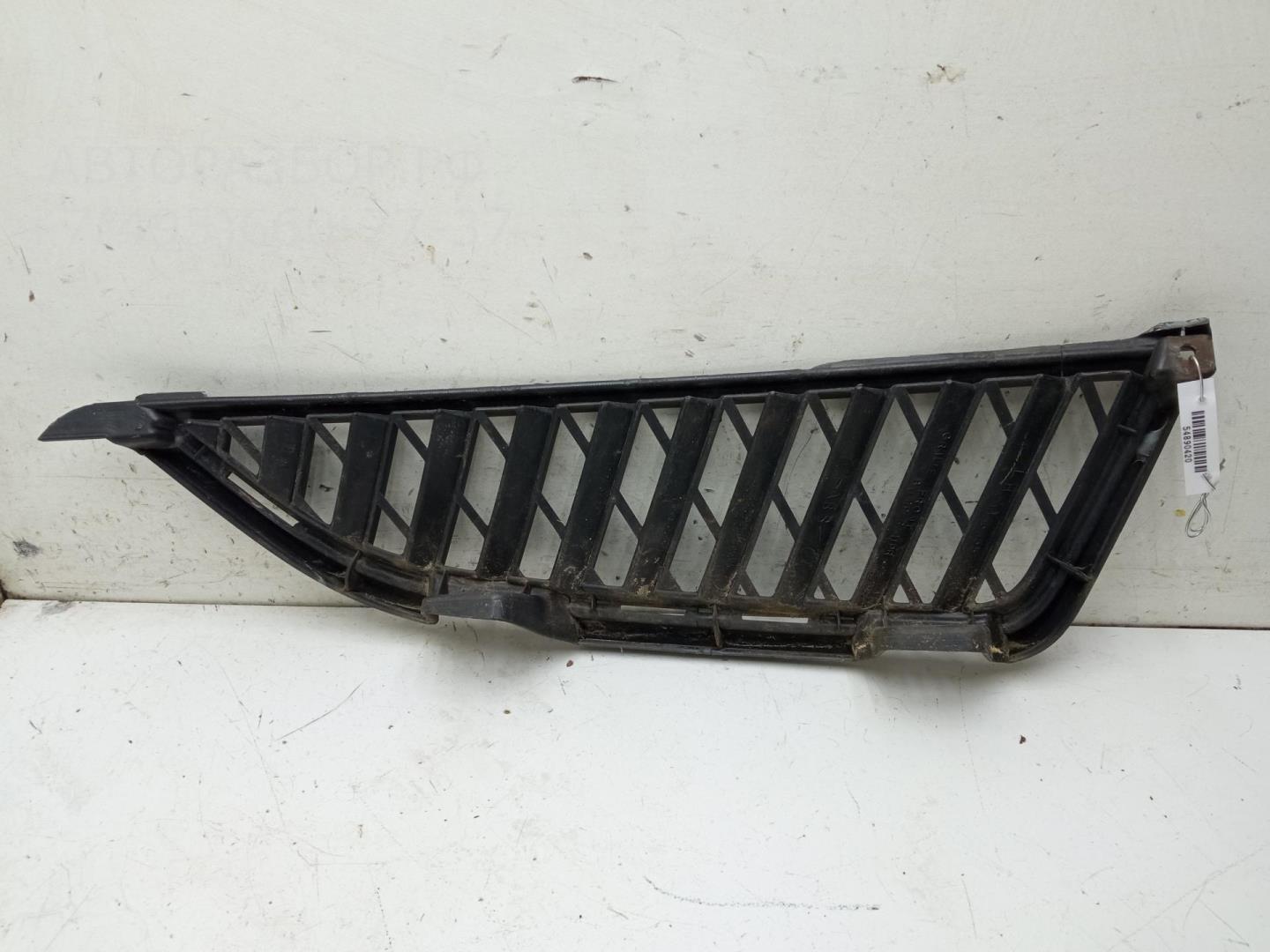 Решетка радиатора левая