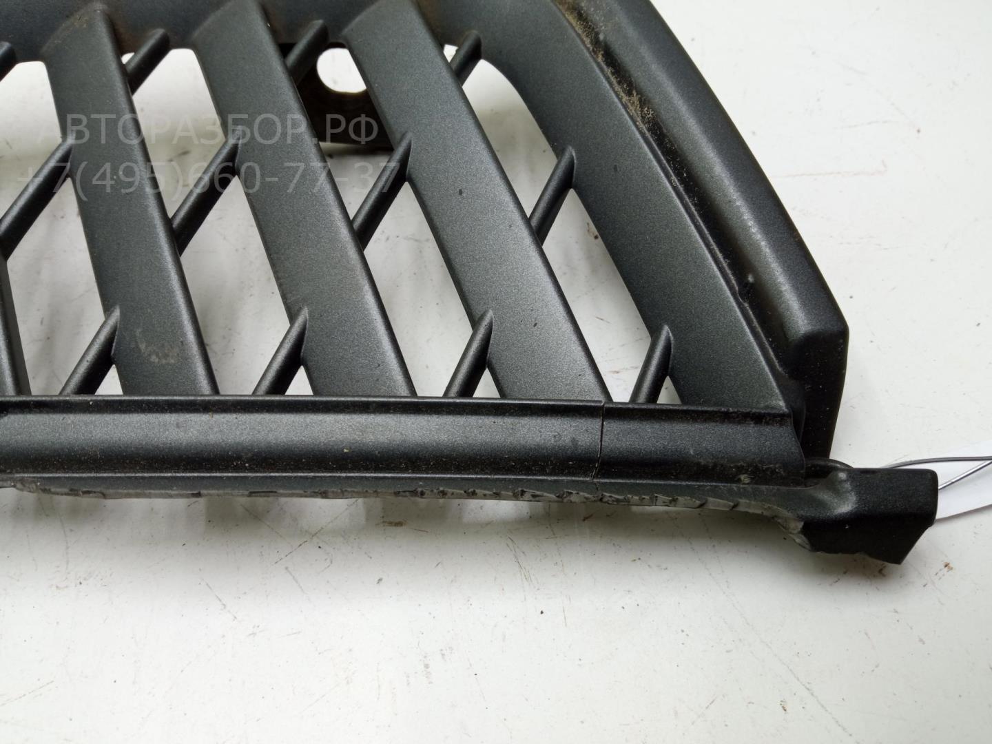 Решетка радиатора левая