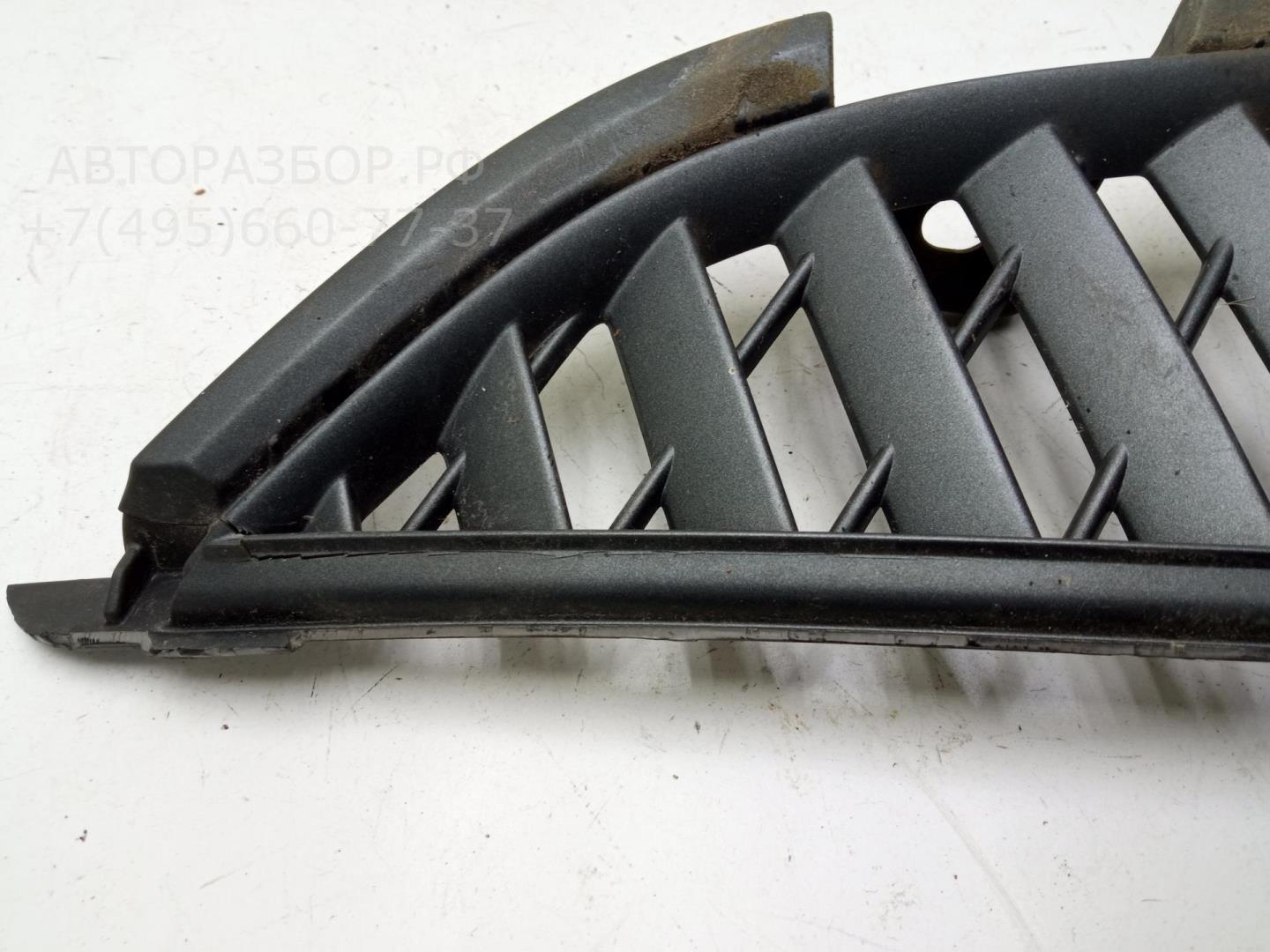 Решетка радиатора левая