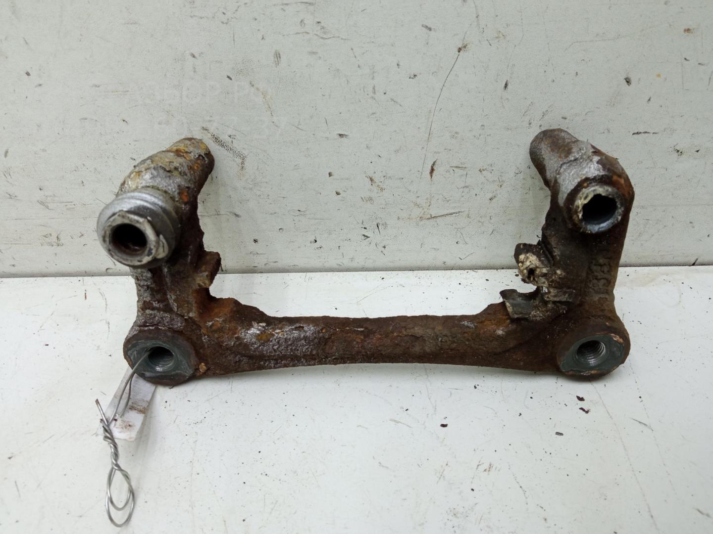 Скоба суппорта заднего