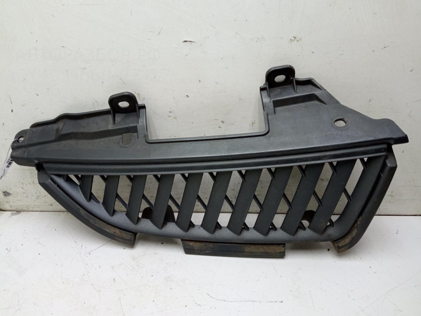 Решетка радиатора правая