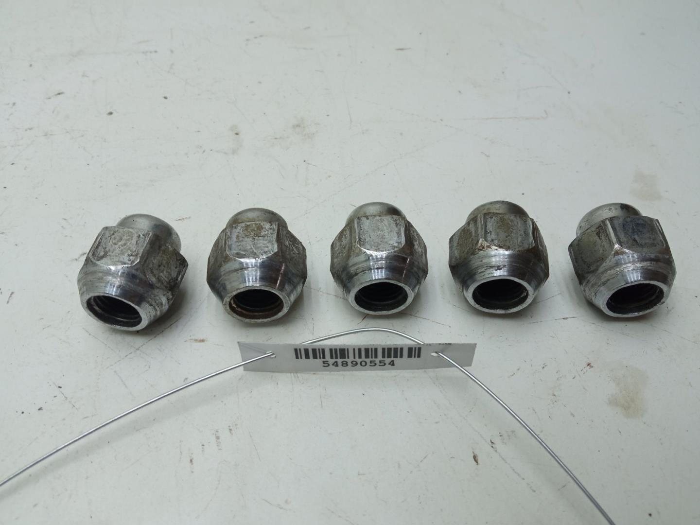 Болт колесный