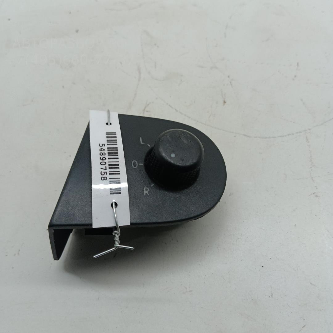 Кнопка регулировки зеркала