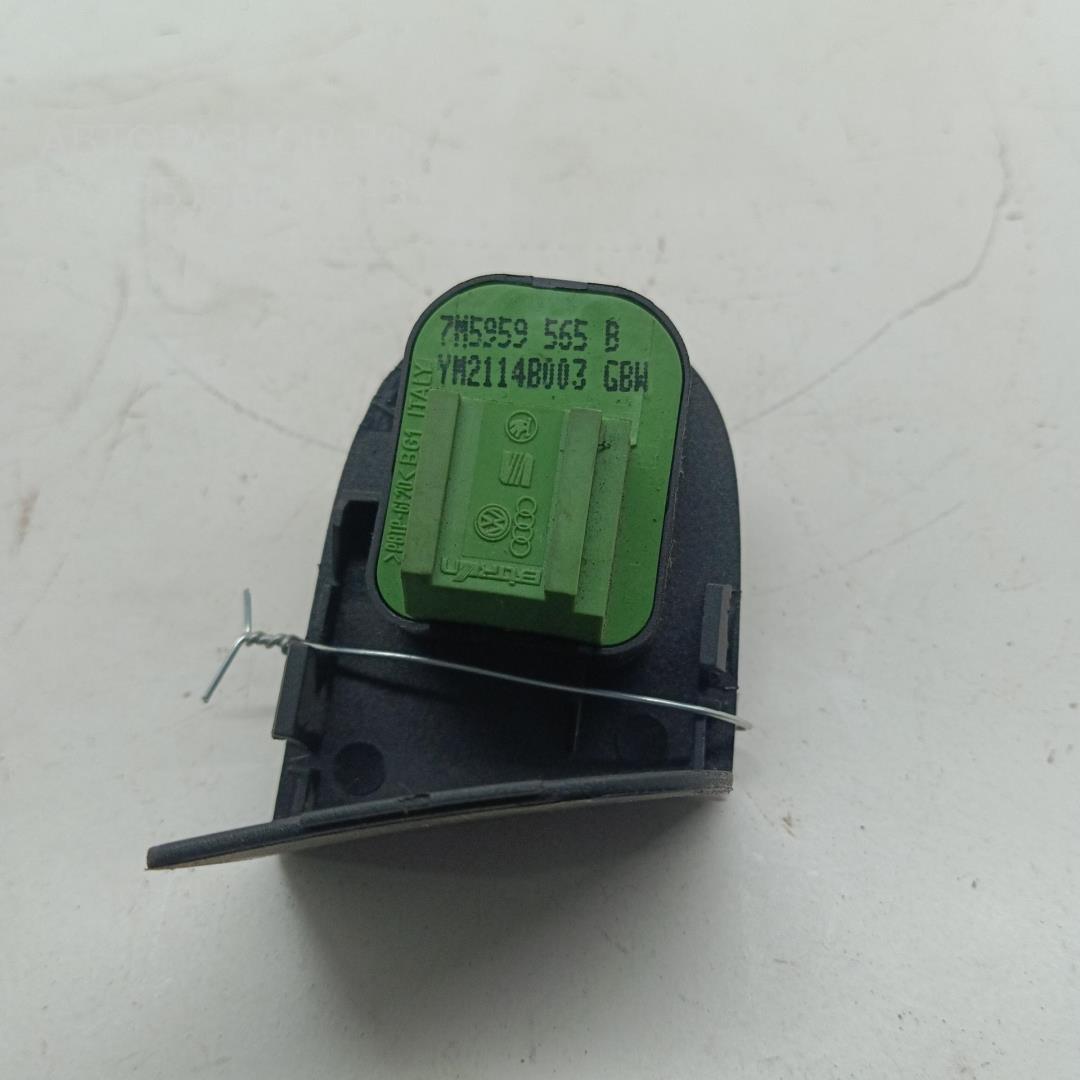 Кнопка регулировки зеркала