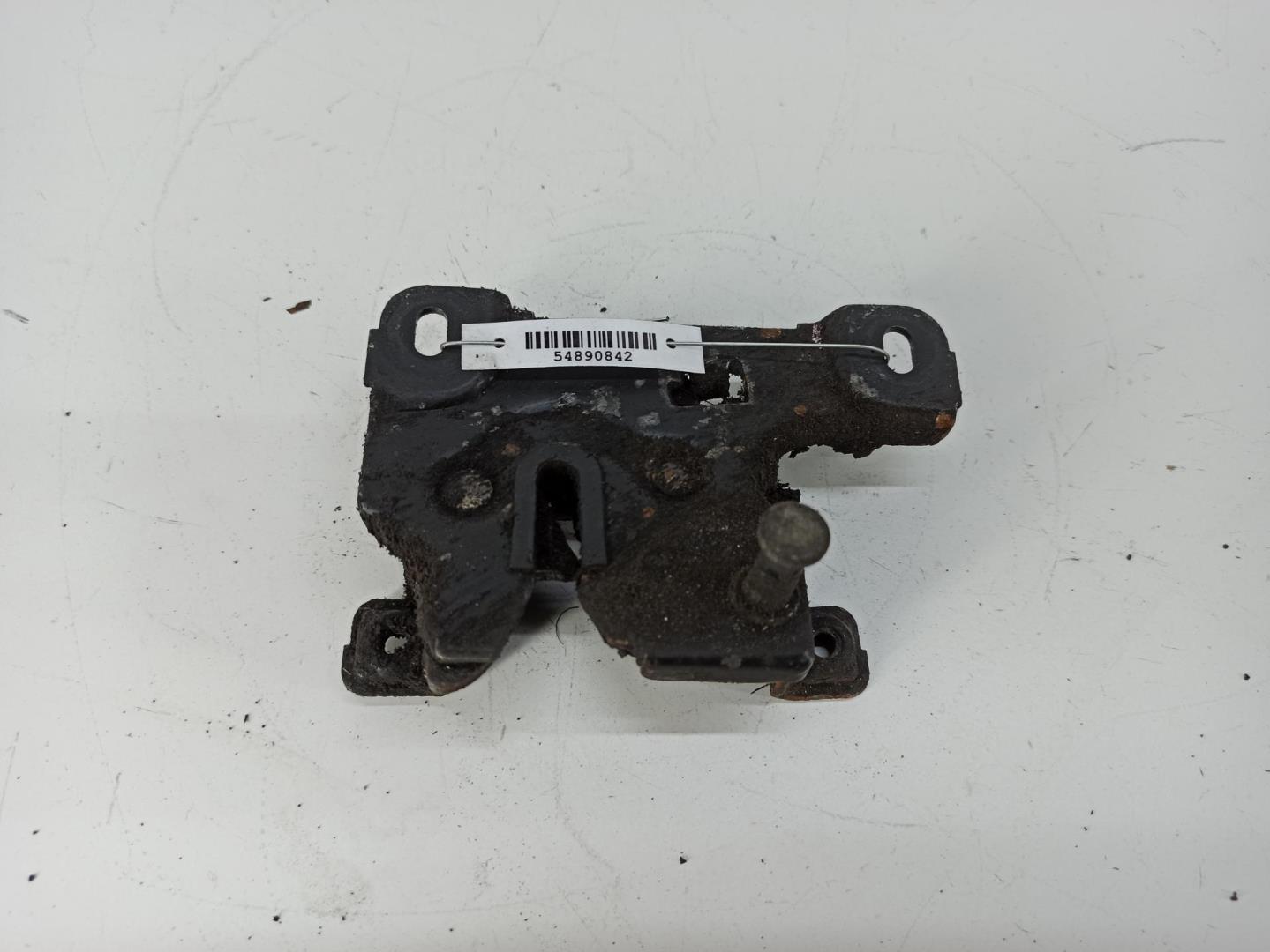 Замок капота