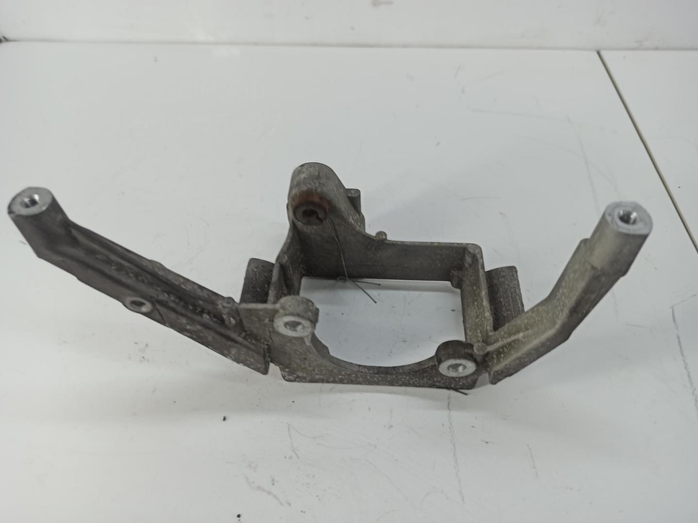 Кронштейн ГУР