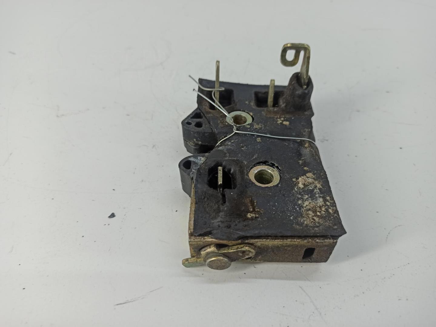 Замок двери задней левой