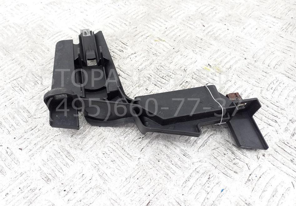 Крепеж фары