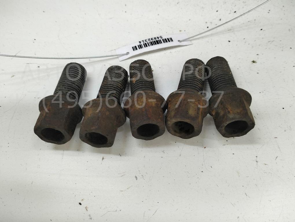 Болт колесный