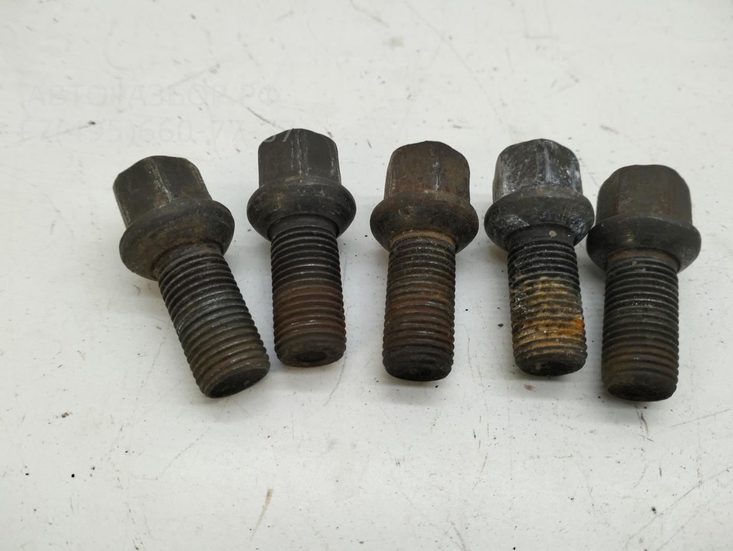 Болт колесный