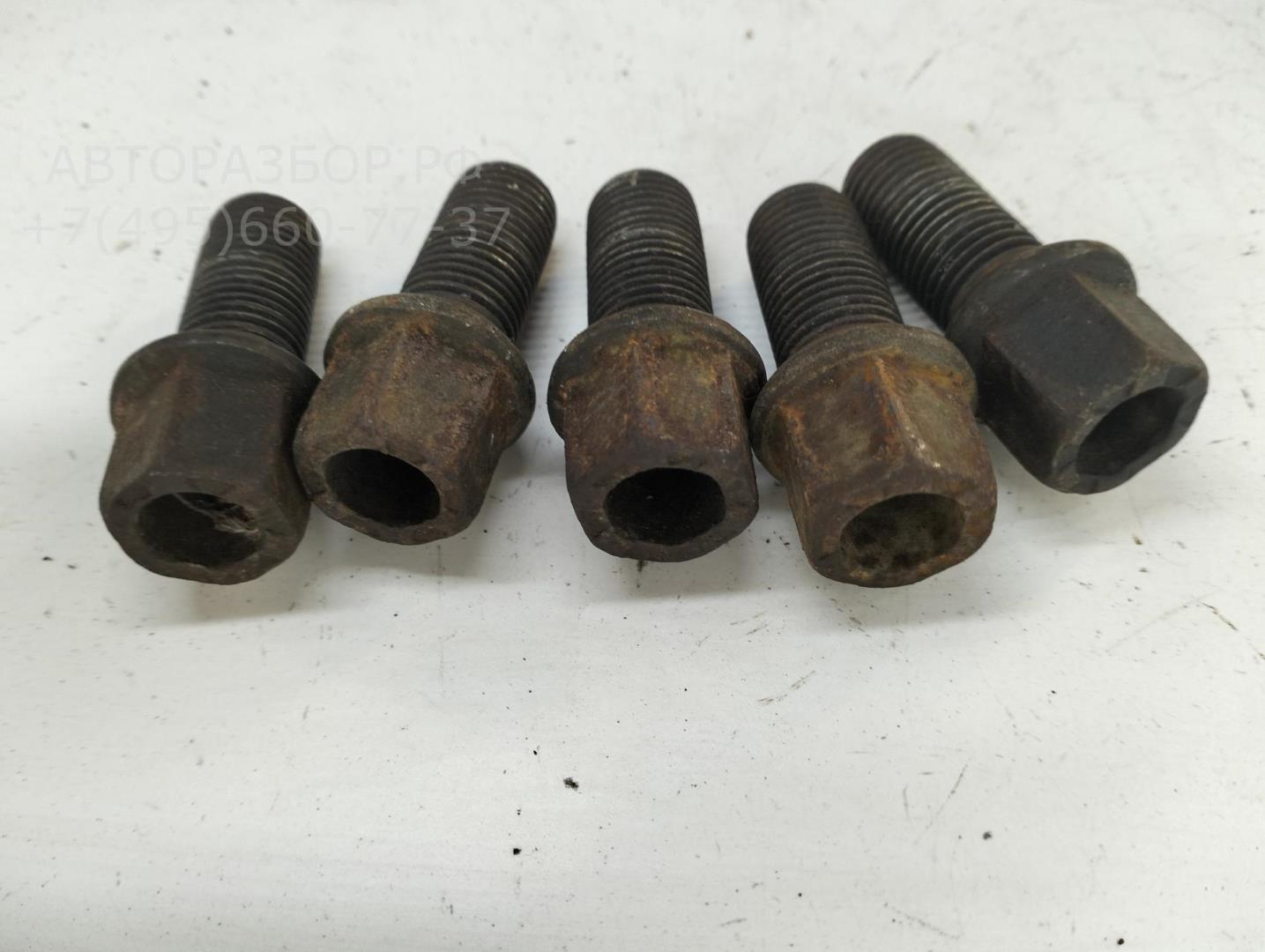 Болт колесный