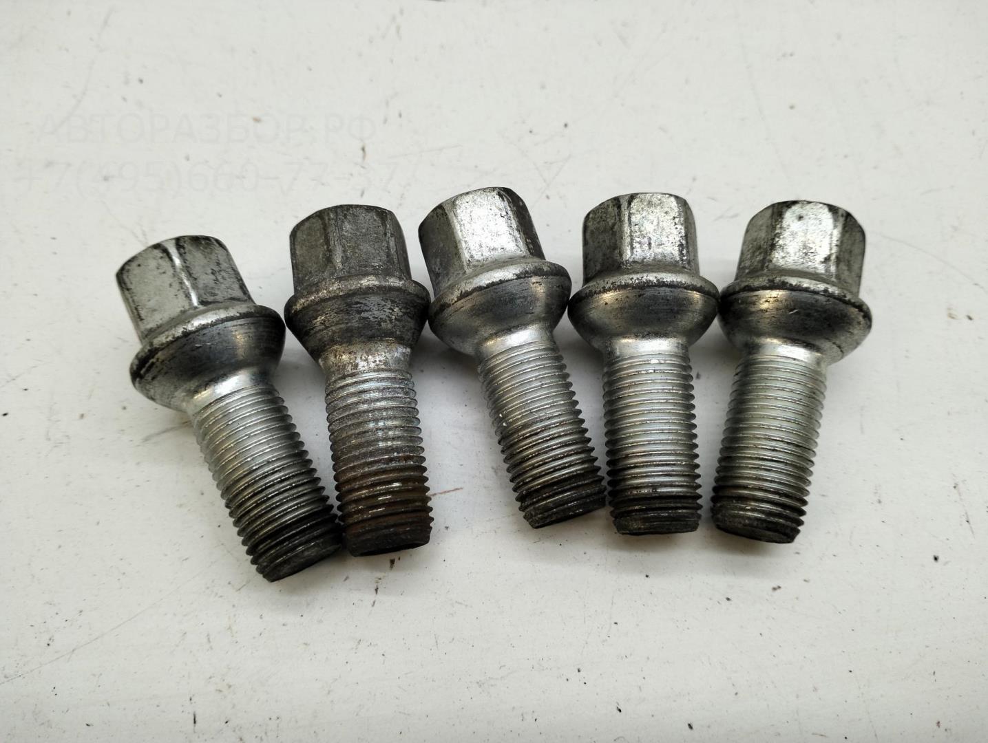 Болт колесный