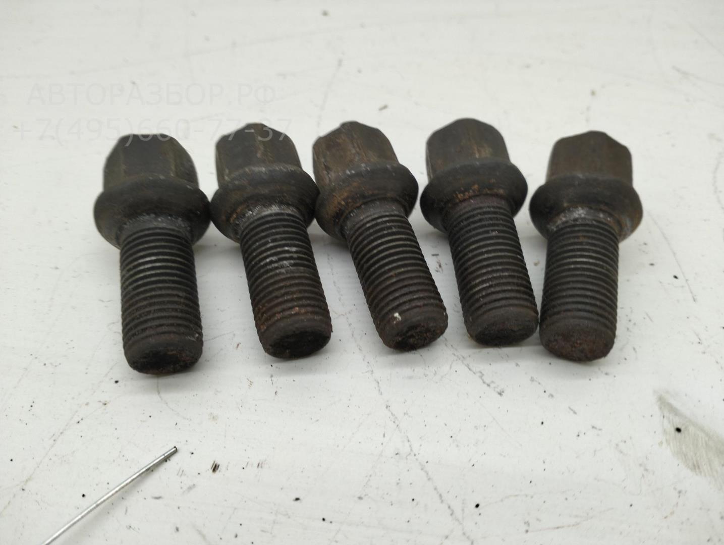 Болт колесный