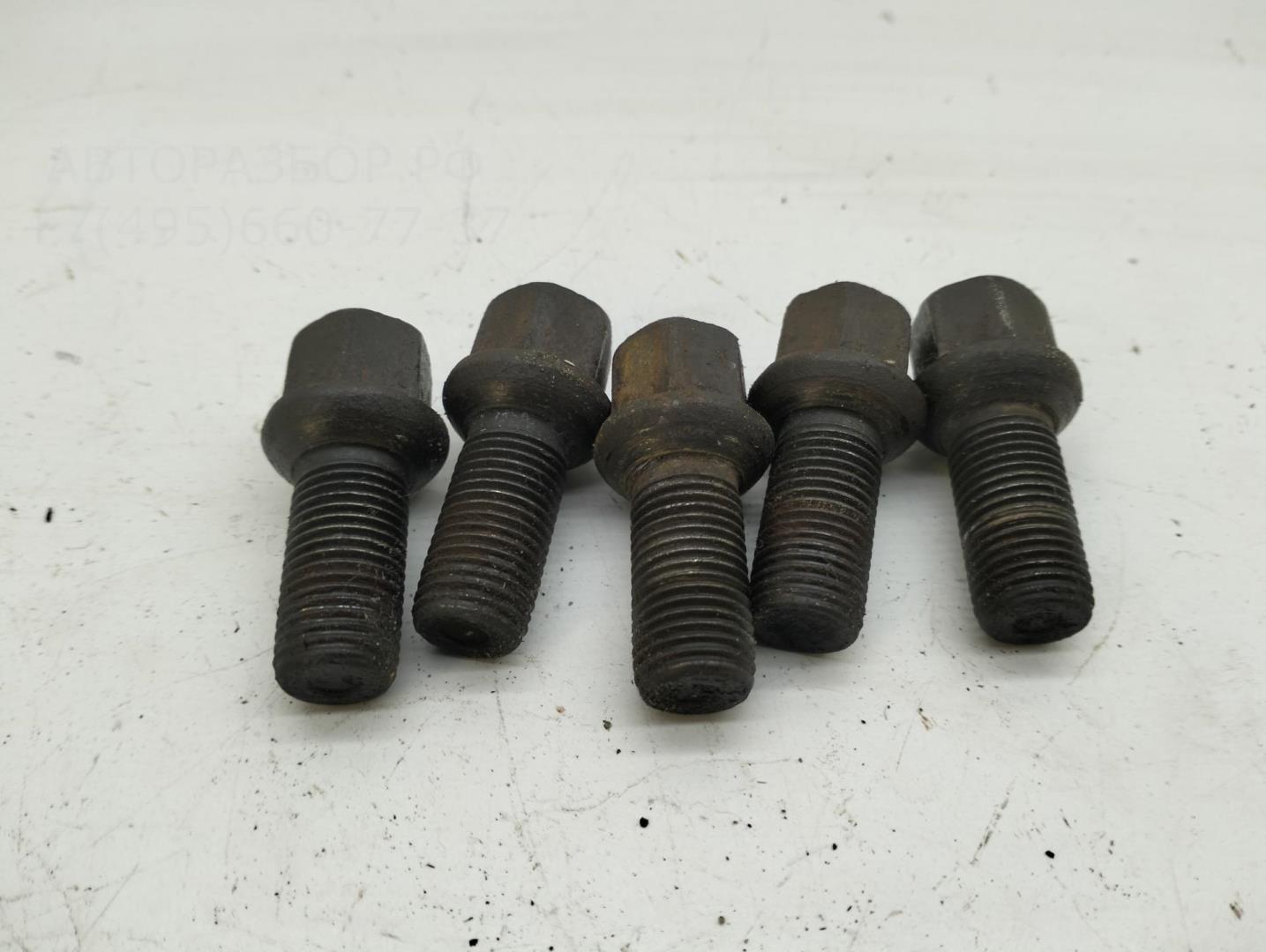 Болт колесный