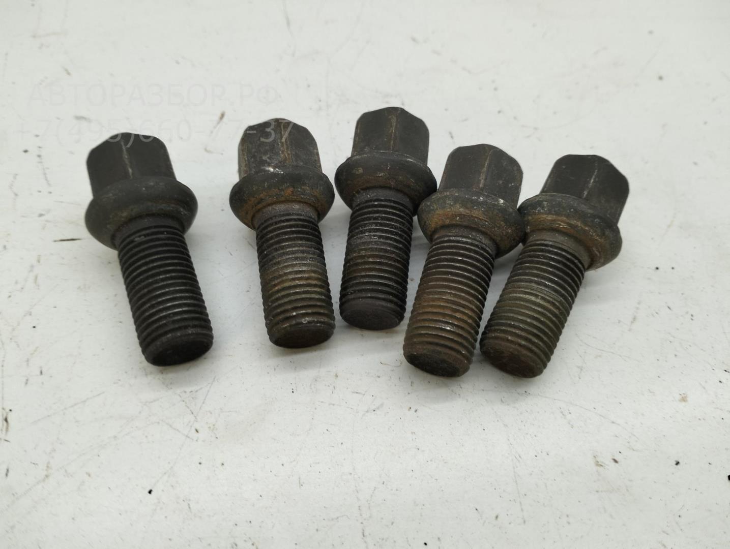 Болт колесный