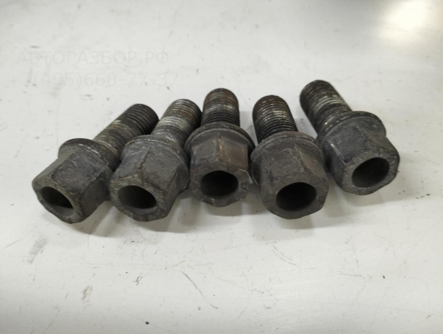 Болт колесный