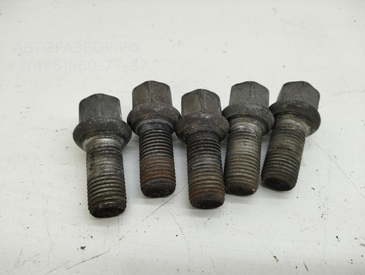 Болт колесный