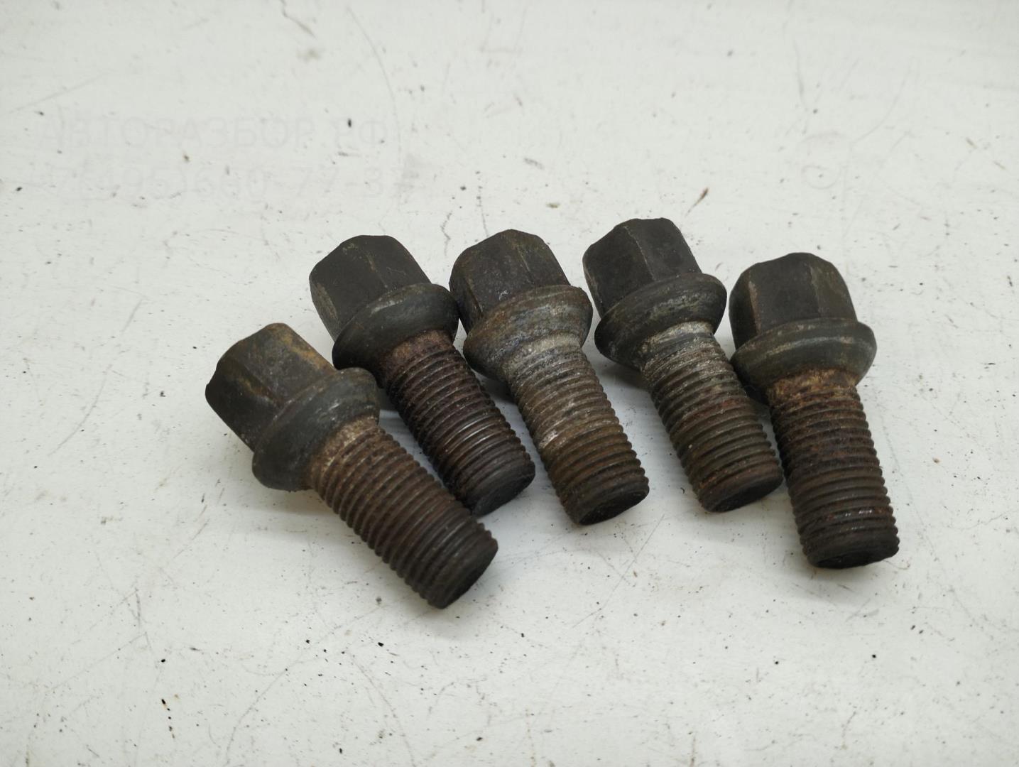 Болт колесный