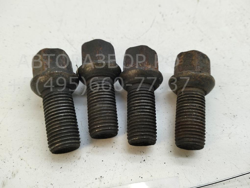 Болт колесный