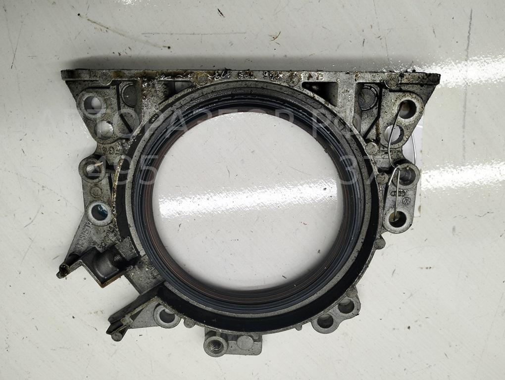 Крышка двигателя передняя