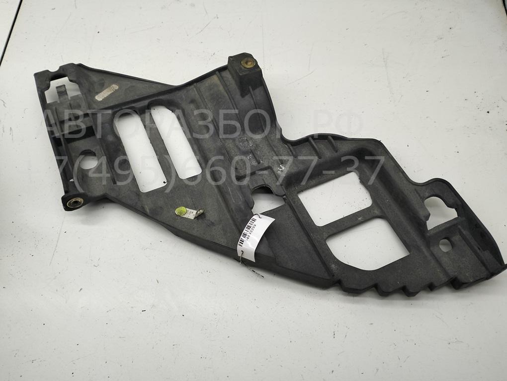 Кронштейн фар правый