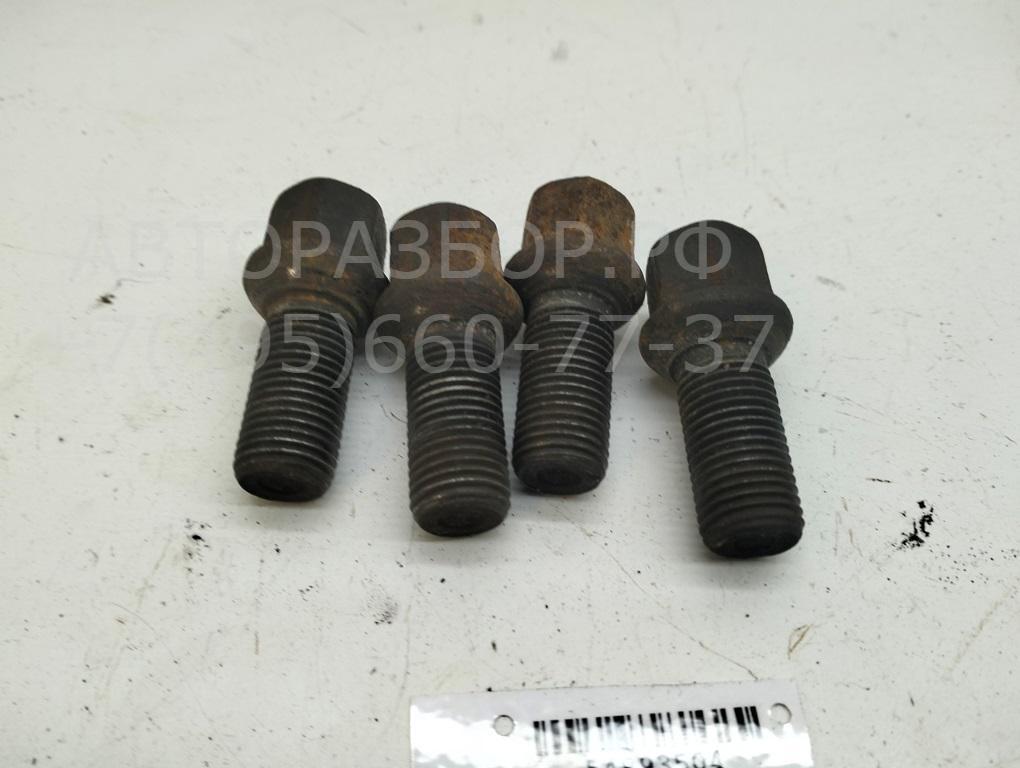 Болт колесный