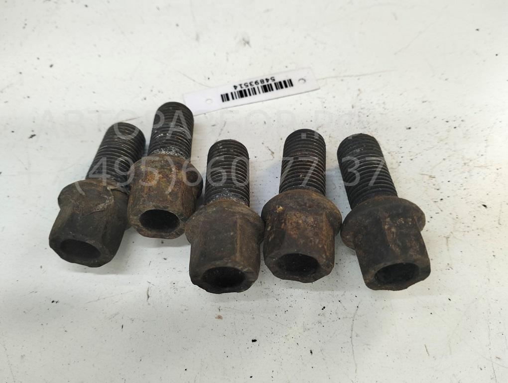 Болт колесный