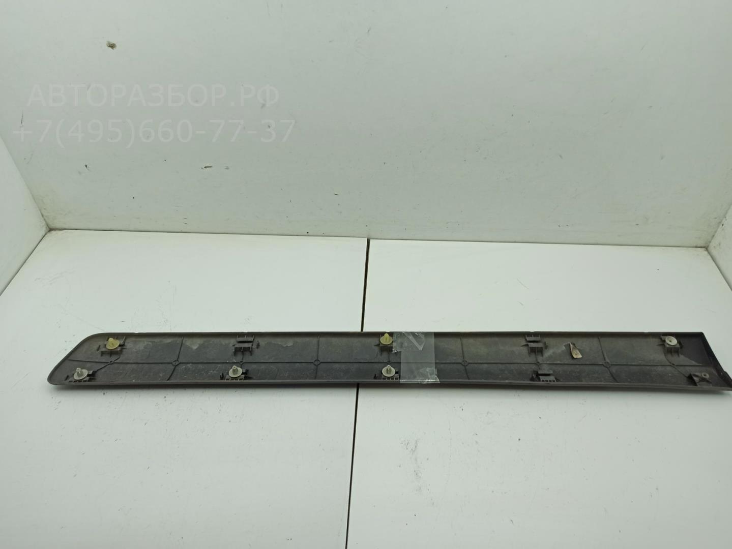 Молдинг двери передней левой