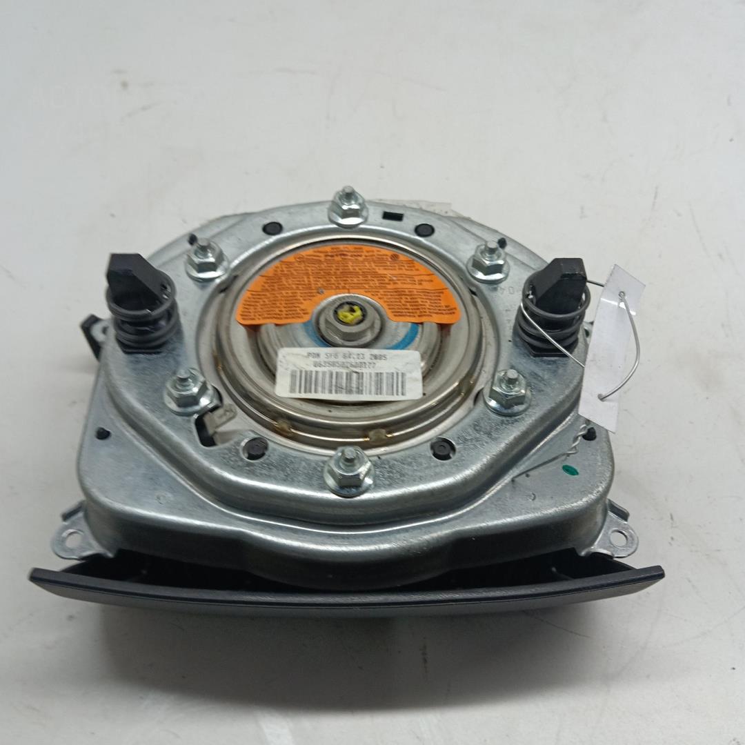 Подушка безопасности в рулевое колесо