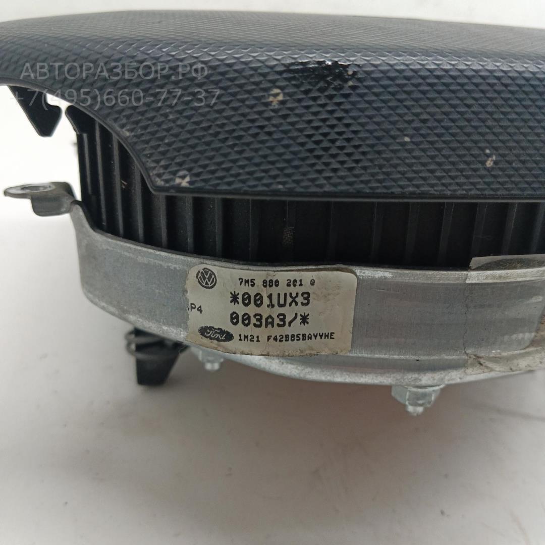 Подушка безопасности в рулевое колесо