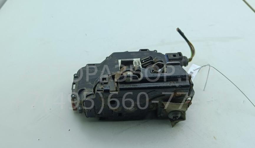 Замок двери передней правой